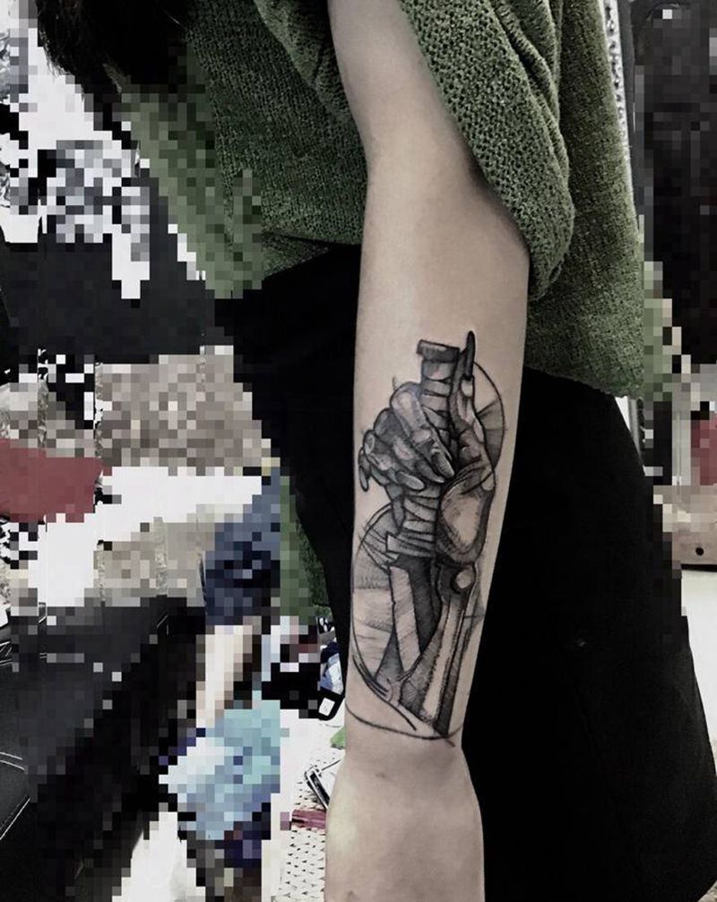 手刃自己。。。。纹身图片_欧美写实点刺纹身图案