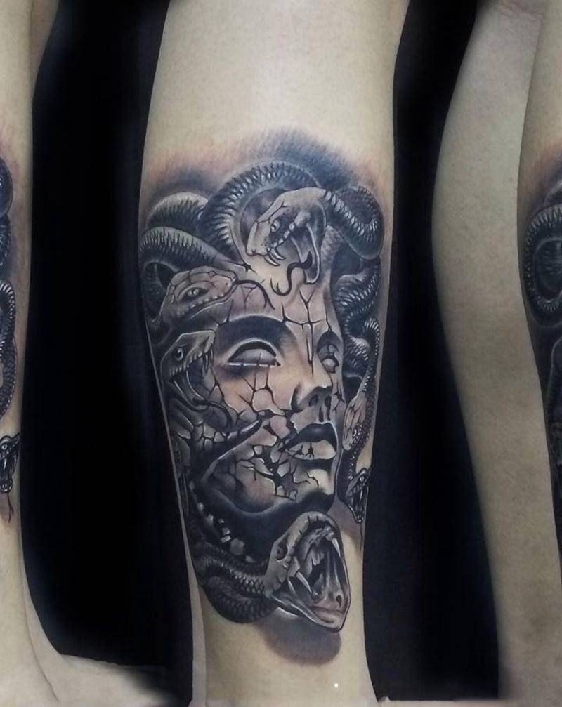 朱露莎纹身图片_腿部纹身图案