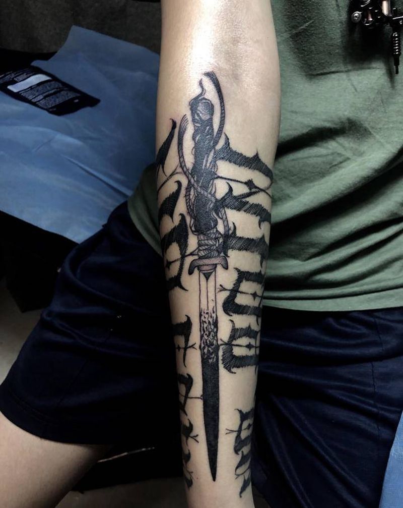 剑纹身图片_欧美写实纹身图案