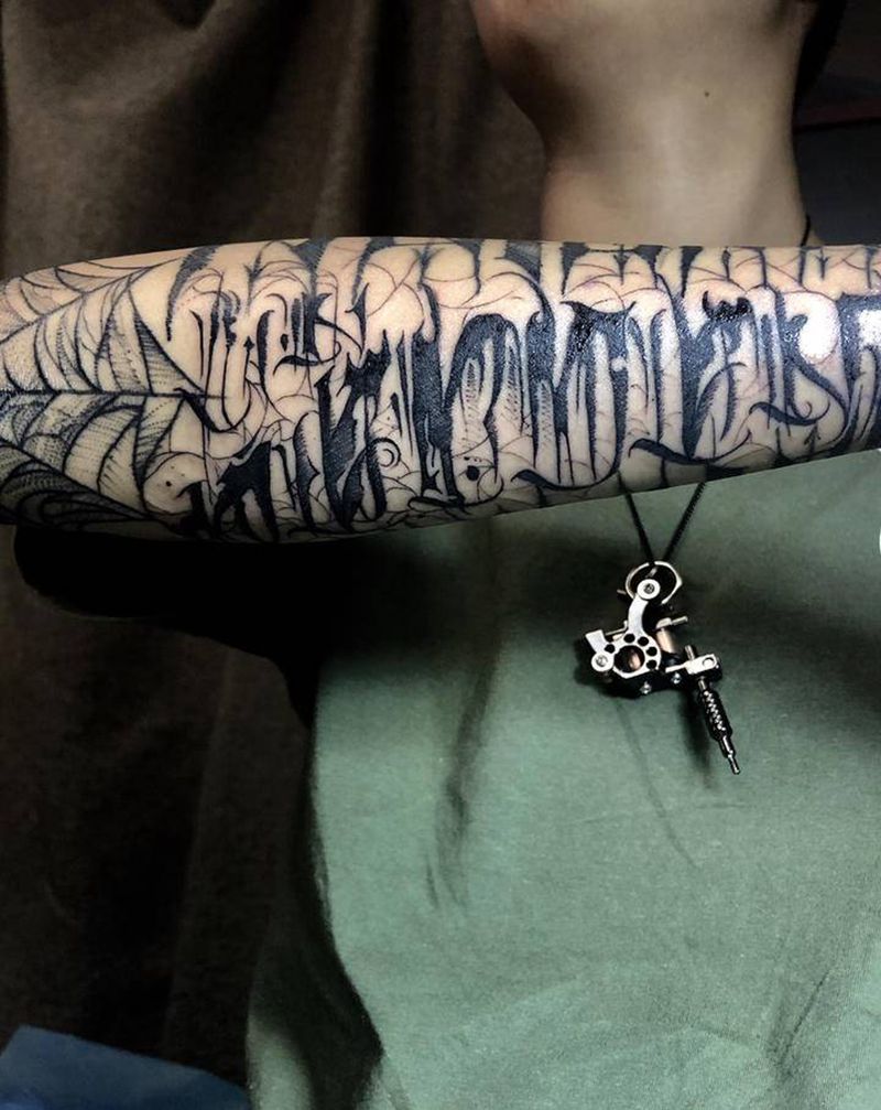 暗黑花体字纹身图片_欧美写实纹身图案