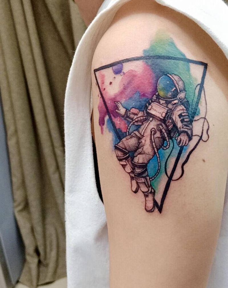 宇航员纹身图片_水彩纹身图案
