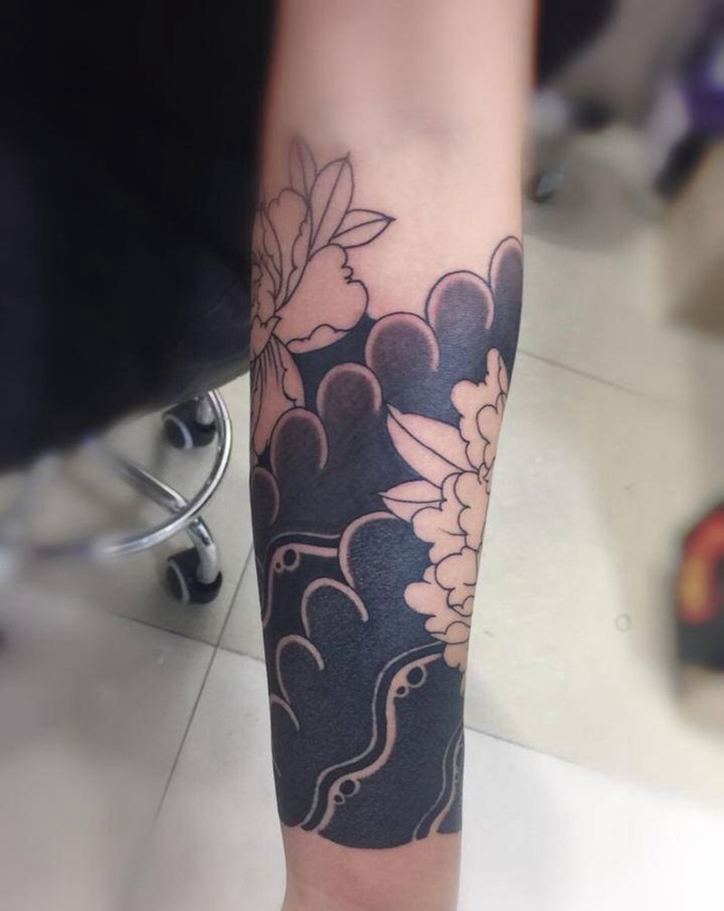 老传统牡丹包小臂纹身图片_手臂手部老传统新传统纹身图案