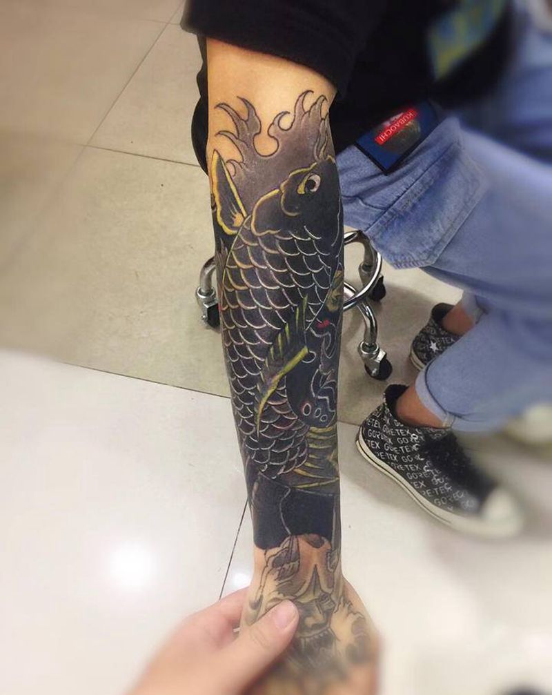 老传统遮盖纹身图片_手臂手部老传统新传统鱼纹身图案