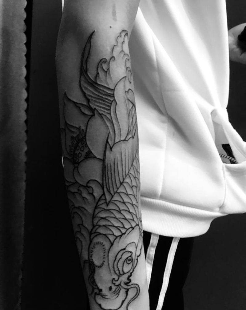 鲤鱼线条纹身图片_手臂手部新传统老传统纹身图案