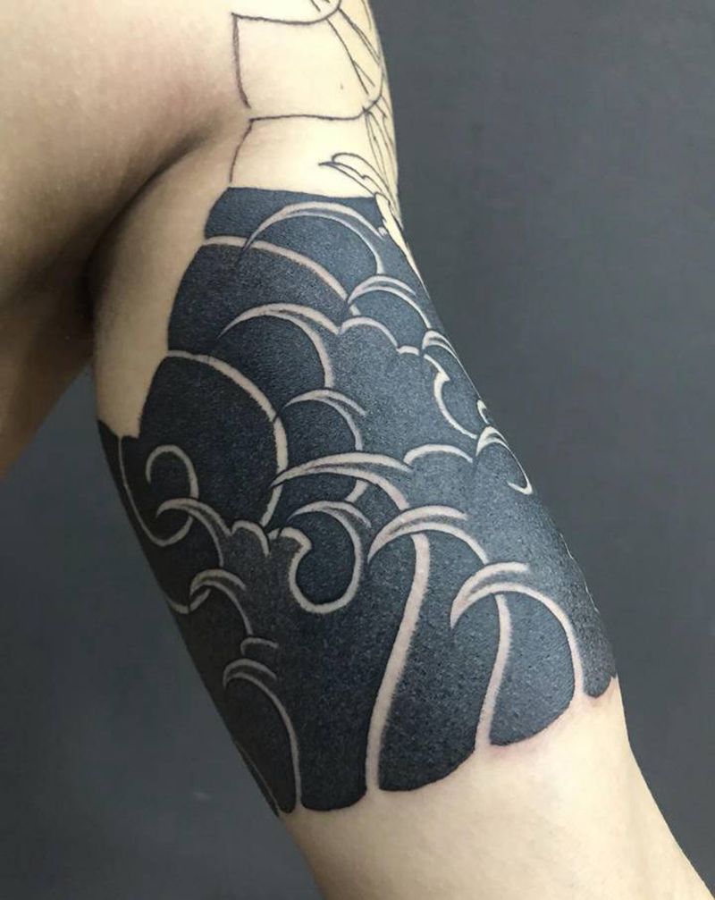 老传统鲤鱼包大臂纹身图片_手臂手部老传统新传统纹身图案