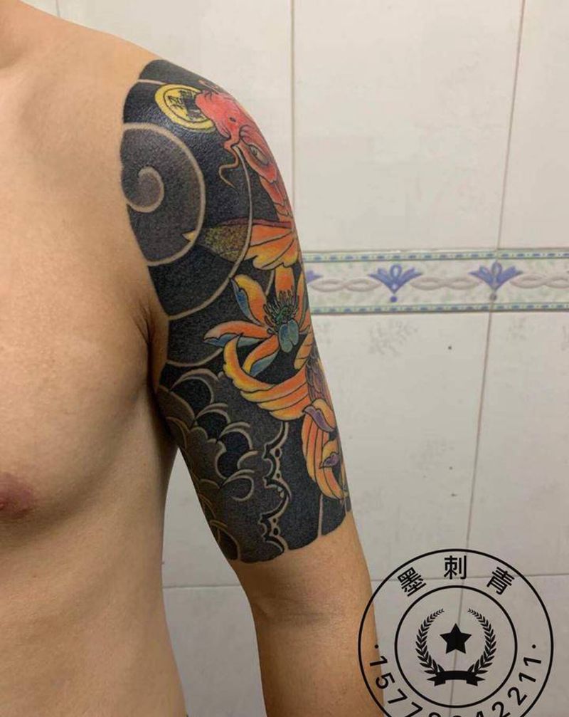 疫情期间 只能看看纹身图片_手部老传统新传统鱼纹身图案