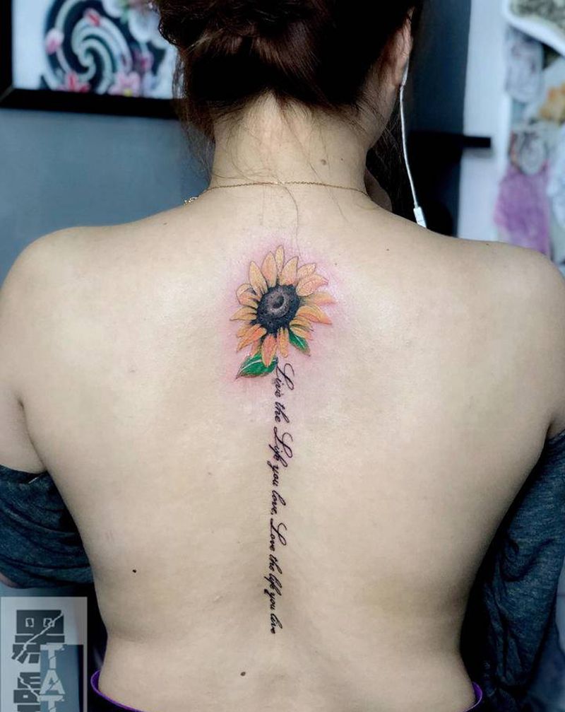 菊花纹身图片_颈部纹身图案