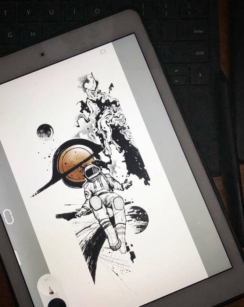 ▪️星际穿越｜手稿纹身图片_手臂腿部点刺水墨插画抽象宇航员宇宙纹身图案