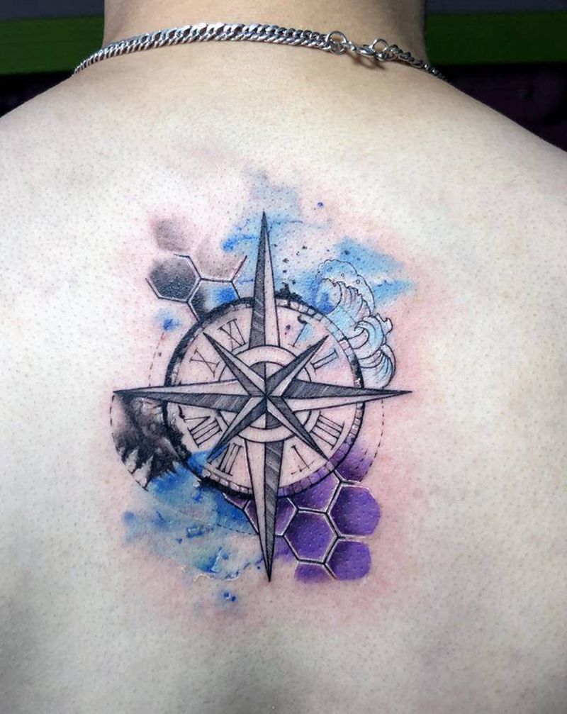 指南针纹身图片_背部水彩纹身图案