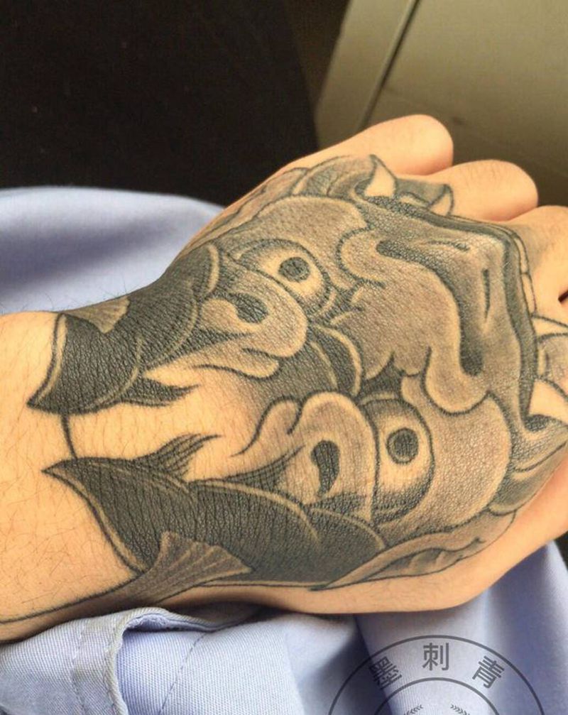 般若手背恢复后纹身图片_手臂手部老传统新传统纹身图案