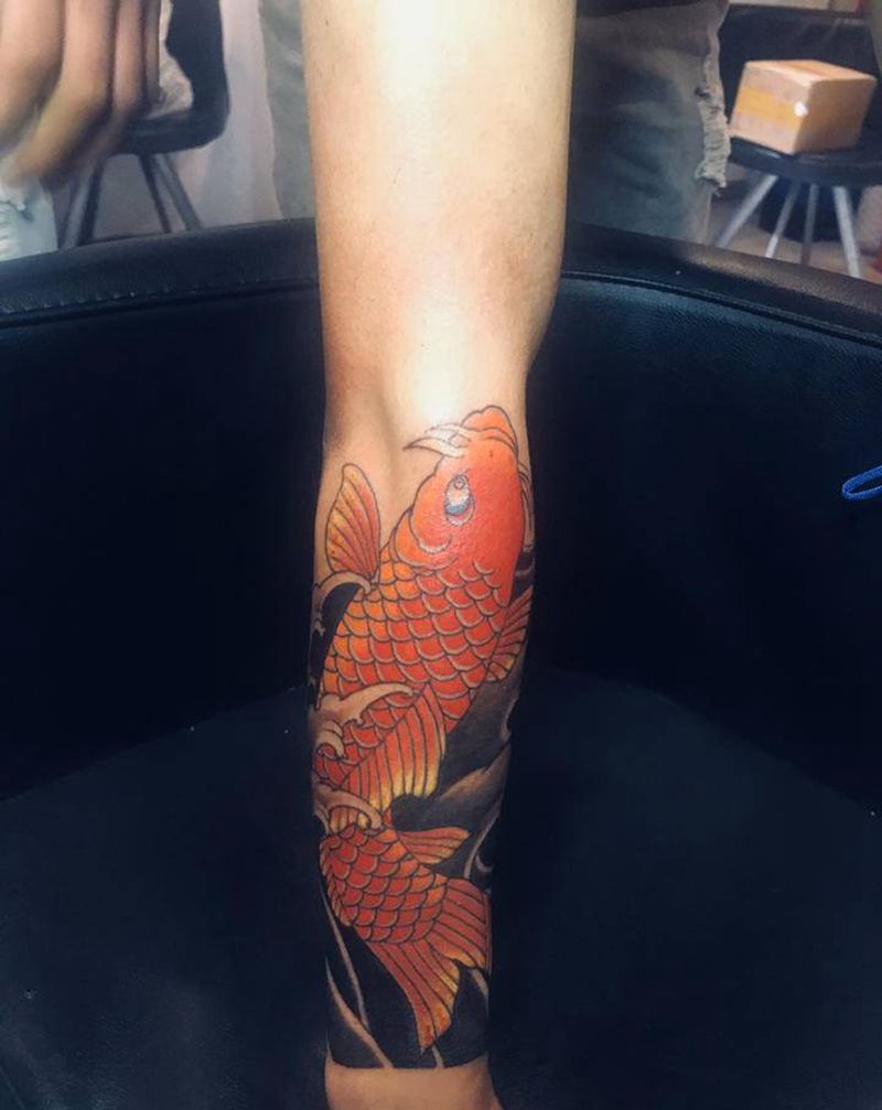 鱼浪花 包小臂纹身图片_手臂手部新传统老传统纹身图案