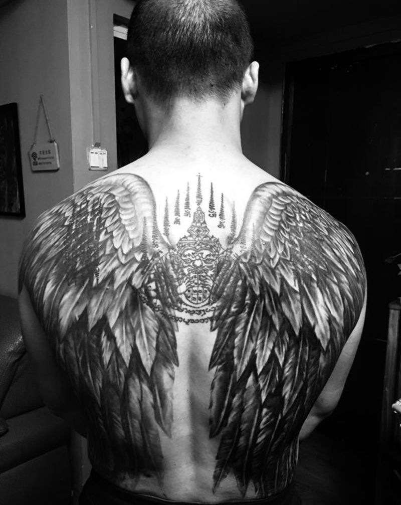 翅膀纹身图片_背部纹身图案