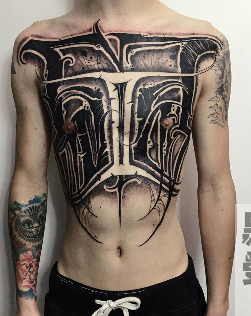 花体字纹身图片_胸部纹身图案