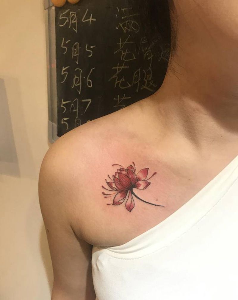 荷花纹身图片_胸部水墨水彩纹身图案