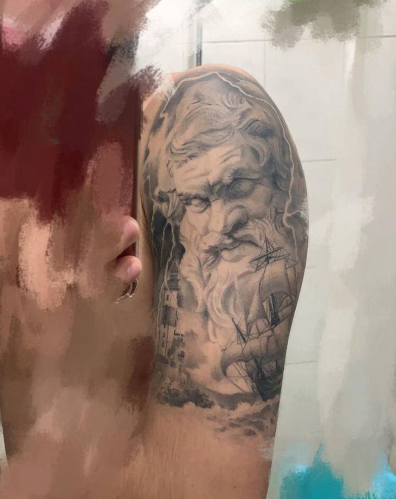 波塞冬纹身图片_手臂手部欧美写实波塞冬帆船灯塔纹身图案