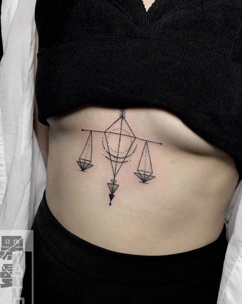 天秤座纹身图片_胸部纹身图案