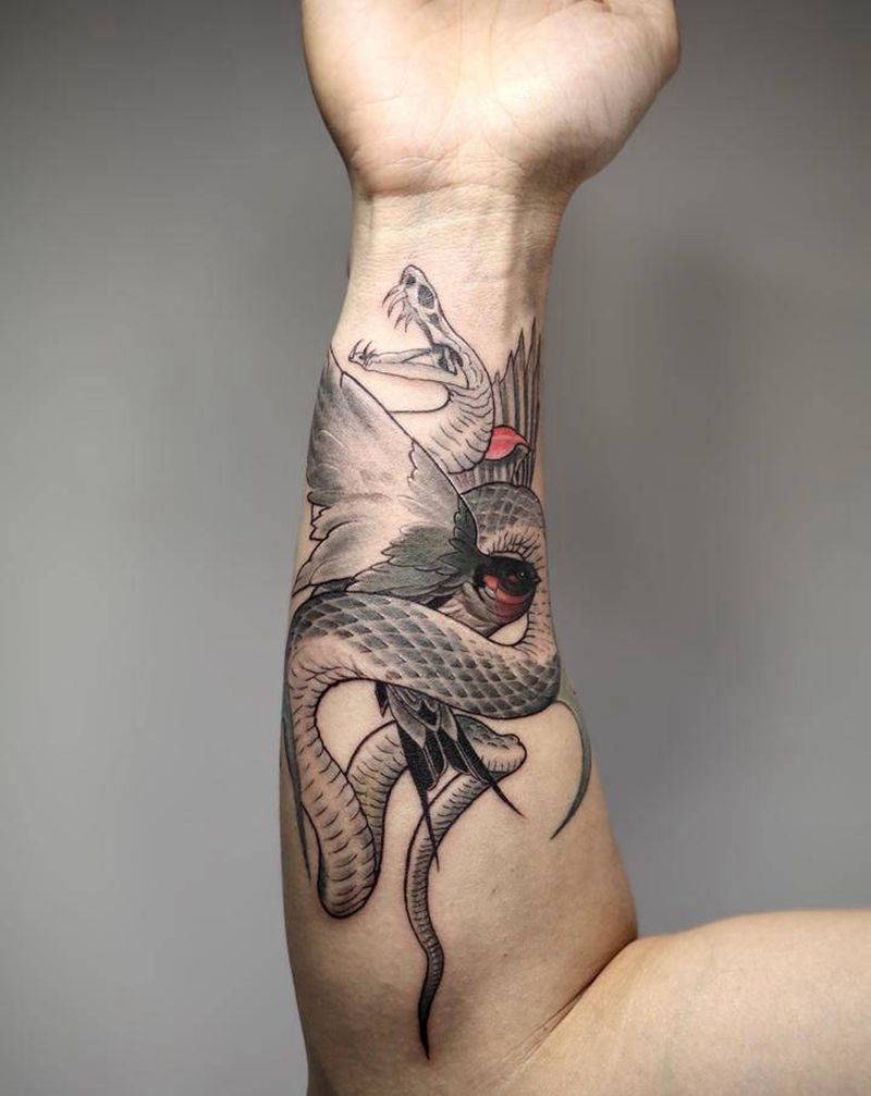 蛇纹身图片_手臂手部新传统New School燕子蛇纹身图案