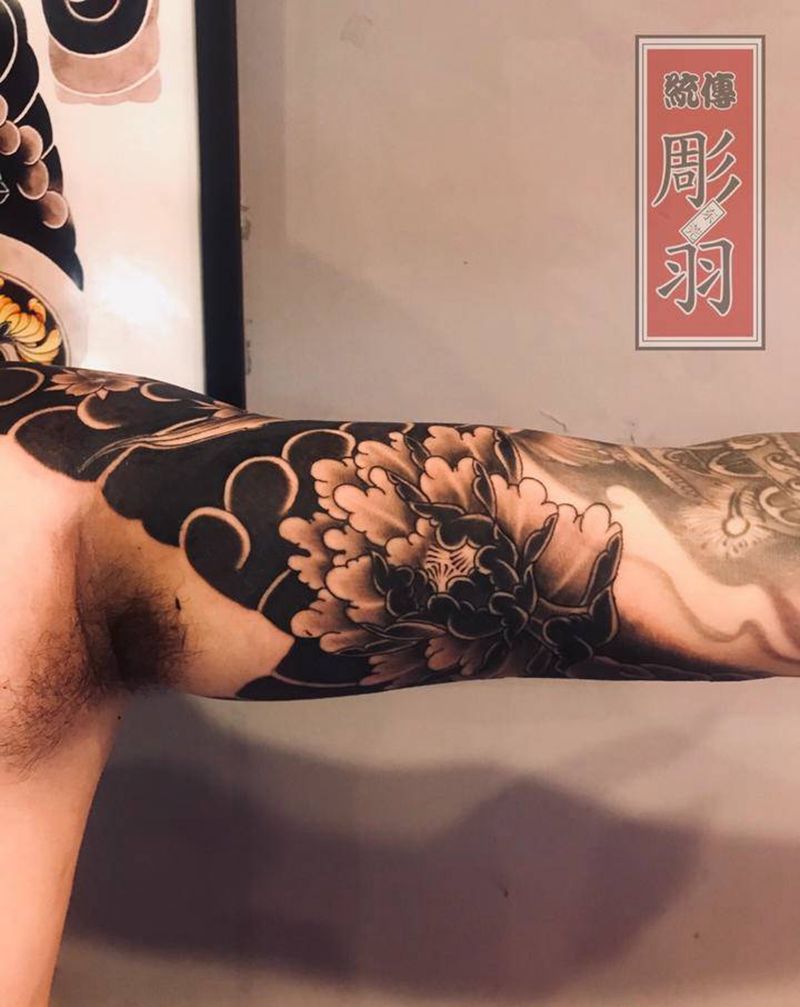 唐狮包大臂纹身图片_手臂手部老传统纹身图案