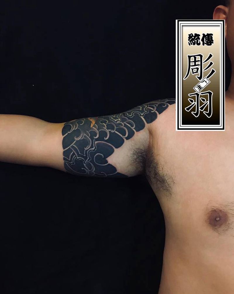 包大臂遮盖纹身图片_手臂手部老传统鱼纹身图案
