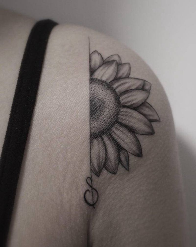 向日葵纹身图片_肩部欧美写实小清新花向日葵纹身图案