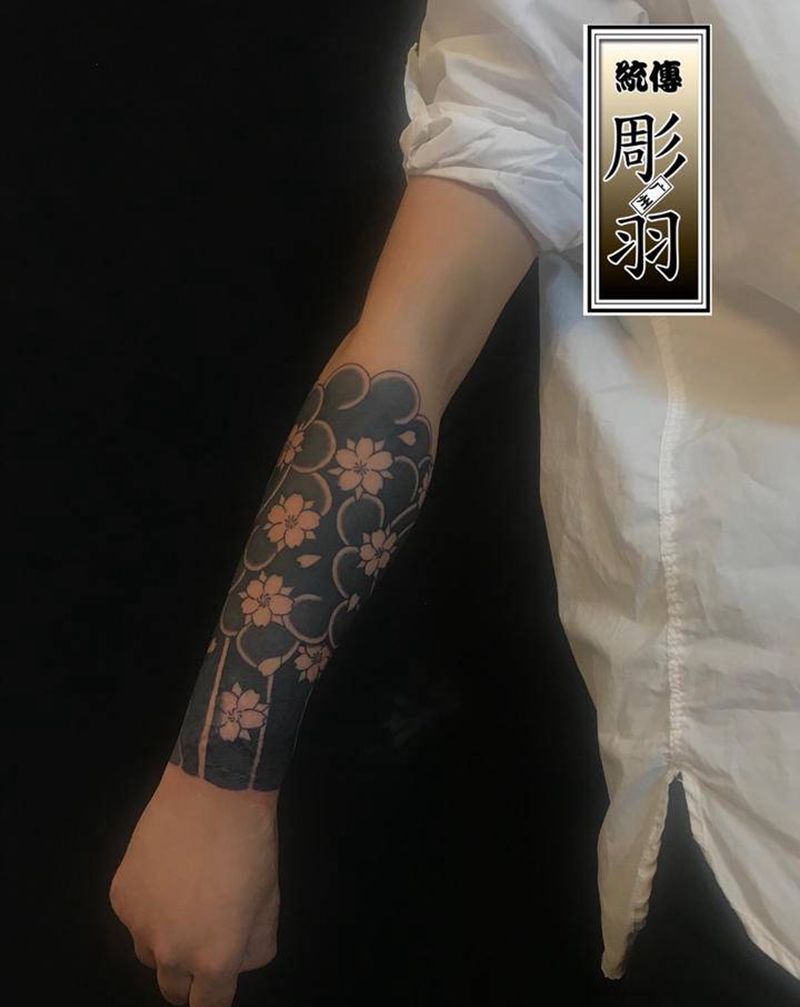 美女伤疤遮盖纹身图片_手臂手部老传统纹身图案