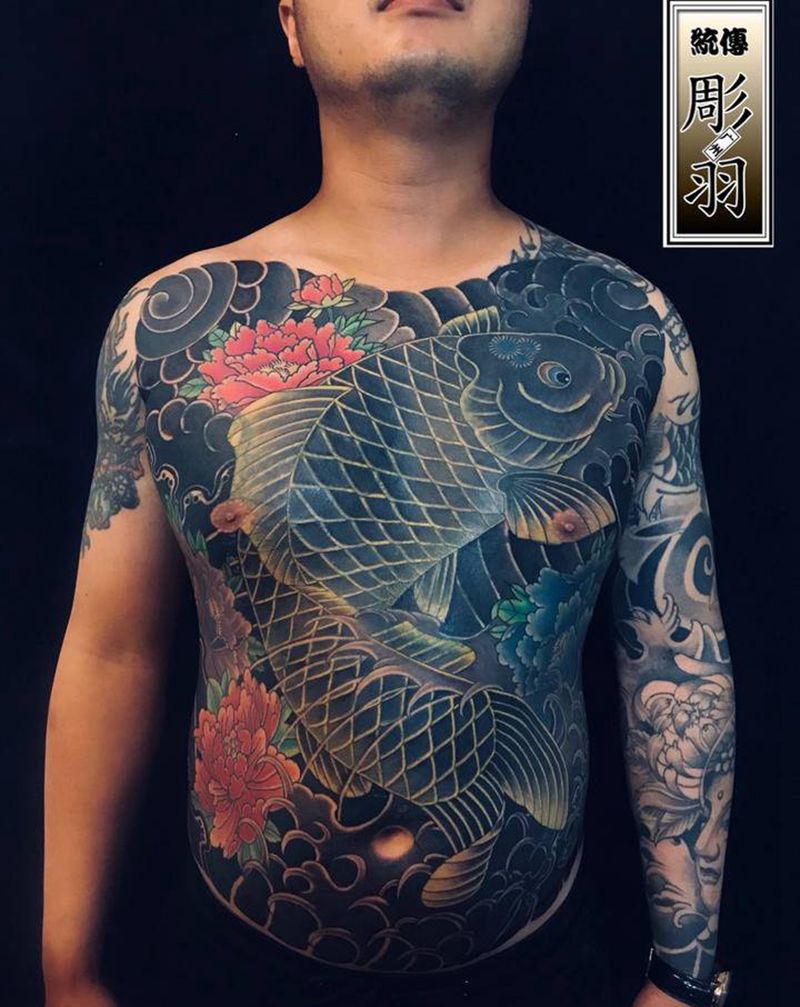暴力遮盖纹身图片_手部手臂老传统鱼遮盖纹身图案