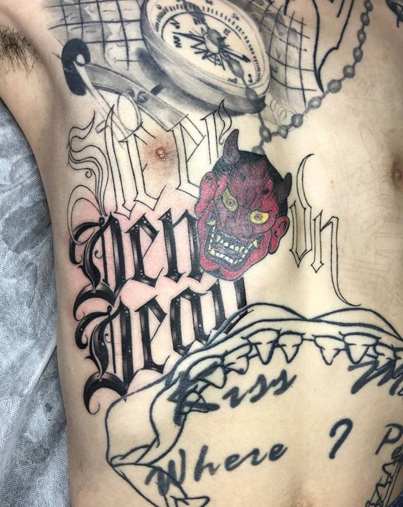 花体纹身图片_胸部纹身图案