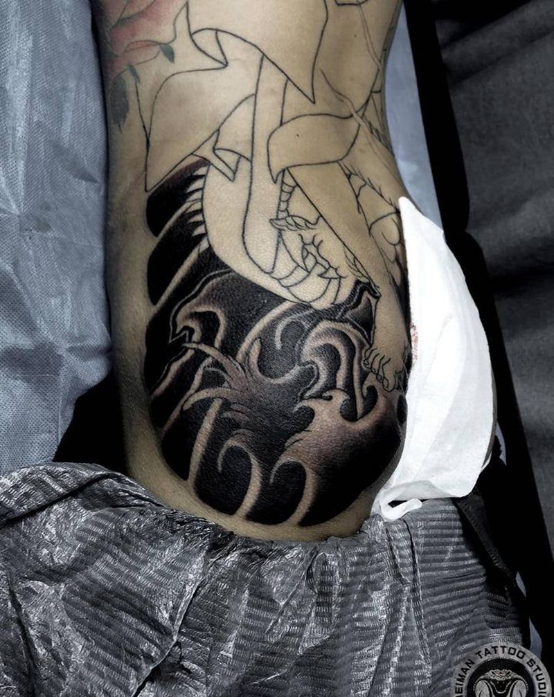 老传统纹身图片_臀部纹身图案