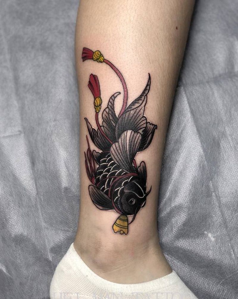 小金鱼遮盖纹身图片_脚部纹身图案