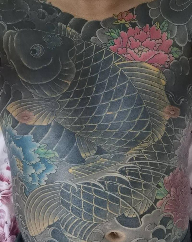 暴力遮盖纹身图片_胸部腹部老传统遮盖鱼纹身图案