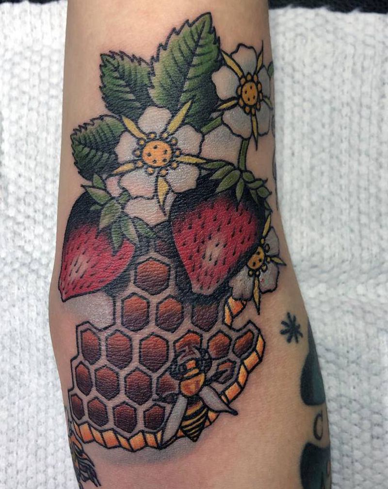 草莓纹身图片_手臂Old School纹身图案