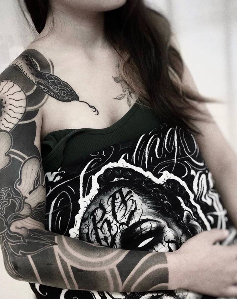 花臂遮盖沧桑纹身图片_手臂老传统纹身图案