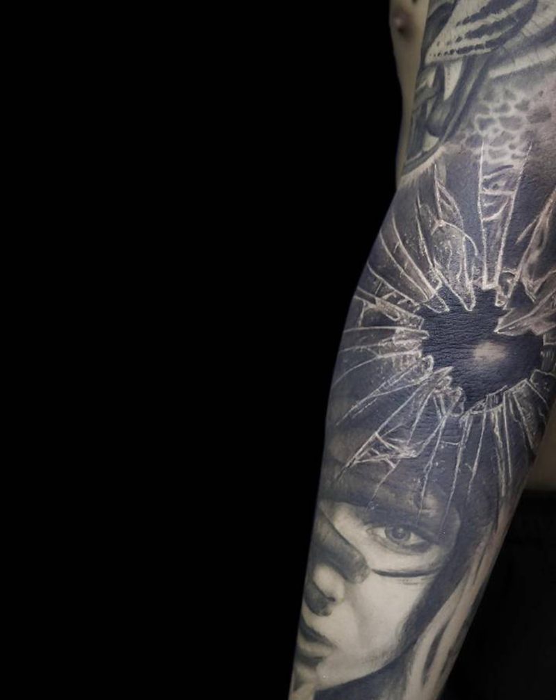 碎玻璃纹身图片_手臂欧美写实玻璃纹身图案