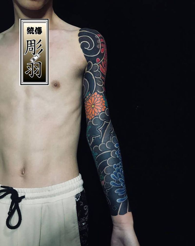 花臂遮盖纹身图片_手臂手部老传统菊花花臂遮盖纹身图案