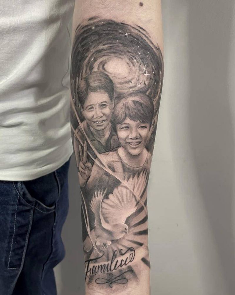 家庭纹身图片_手臂欧美写实花体字肖像鸽子星空纹身图案