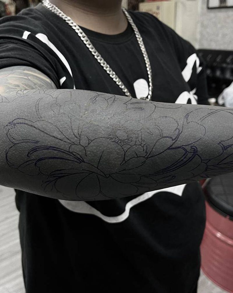 白牡丹纹身图片_手臂纹身图案