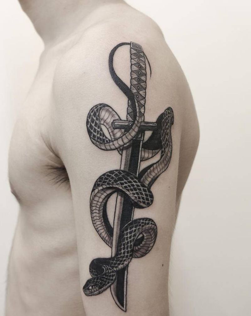 蛇纹身图片_手臂新传统蛇剑纹身图案