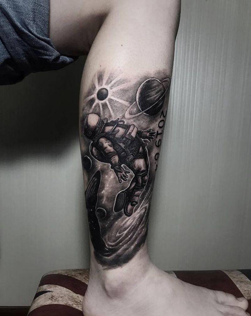 ｜银河传送门  遮盖|纹身图片_腿部脚部欧美写实宇宙星空宇航员纹身图案