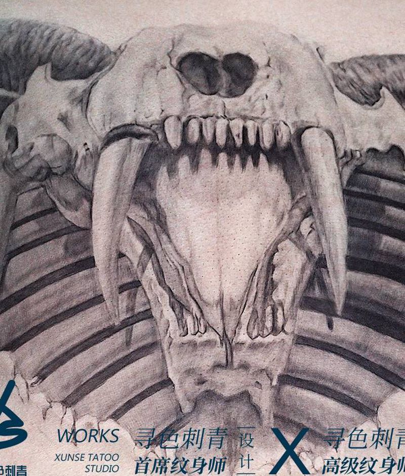 原创设计3D写实纹身纹身图片_背部欧美写实肋骨动物头骨羊角纹身图案