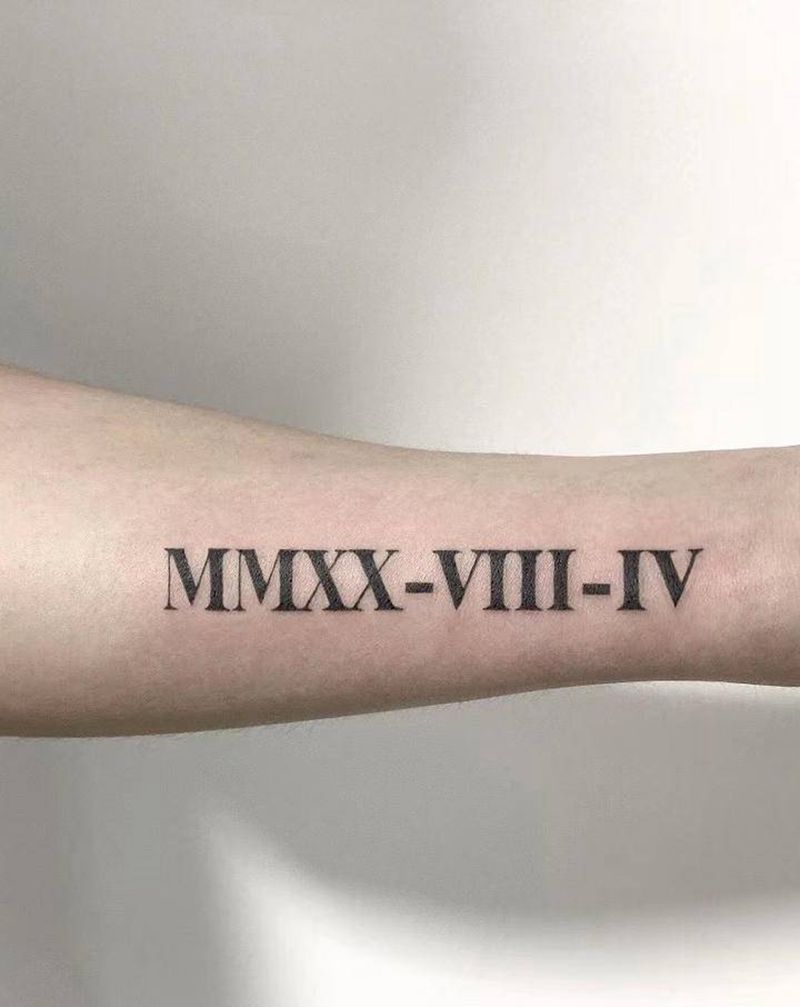 一组日期纹身图片_手臂花体字普通字体纹身图案