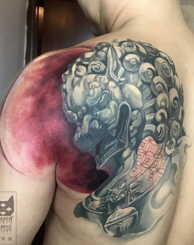 猩红纹身图片_欧美写实纹身图案