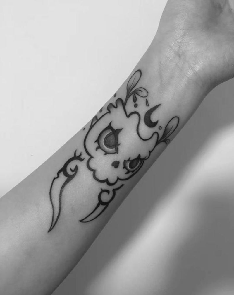 卡通偏简笔骷髅纹身图片_手臂几何小清新骷髅纹身图案