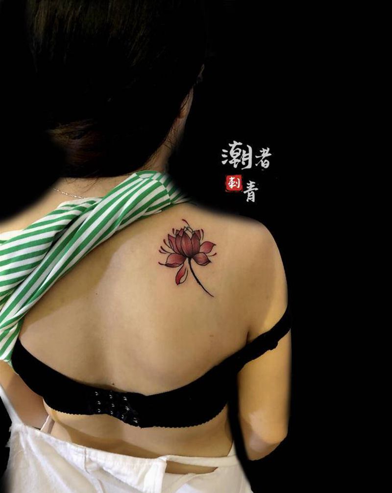莲花纹身图片_背部纹身图案