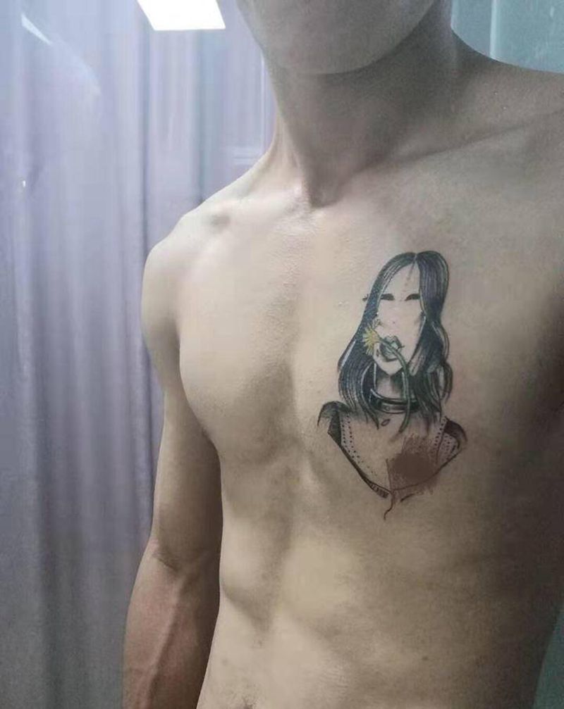 欧美风纹身图片_胸部纹身图案