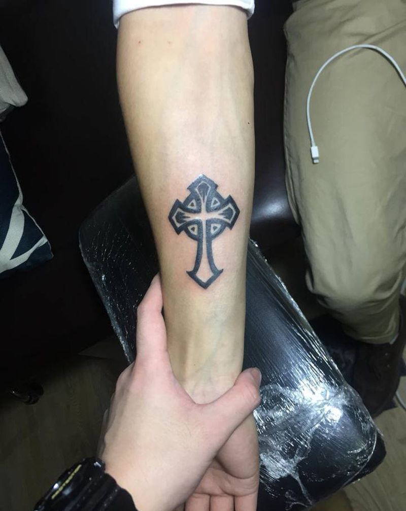 十字架纹身图片_手部纹身图案