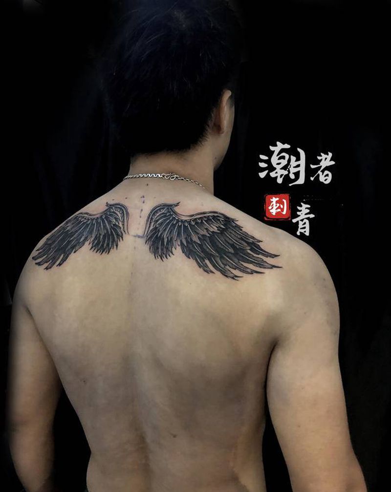 翅膀纹身图片_背部欧美写实纹身图案