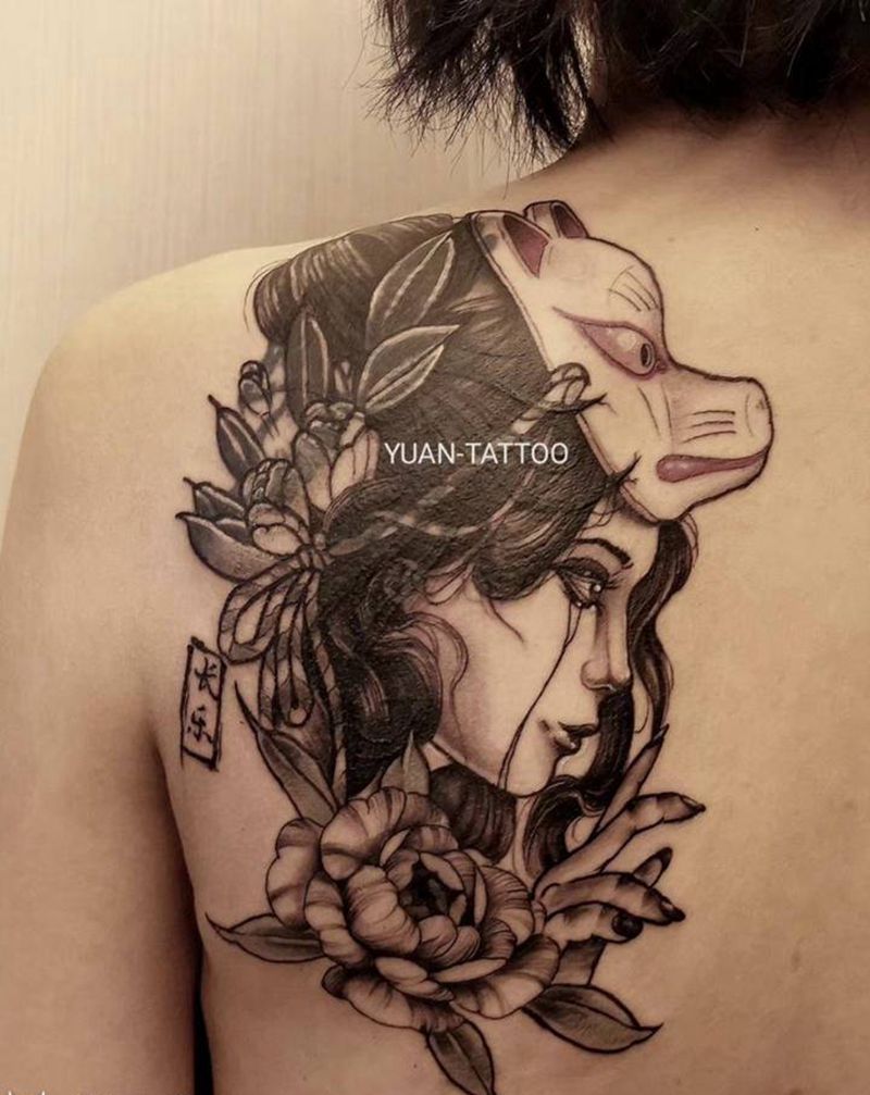 日式仕女覆盖图纹身图片_肩部背部点刺水墨日式花卉纹身图案