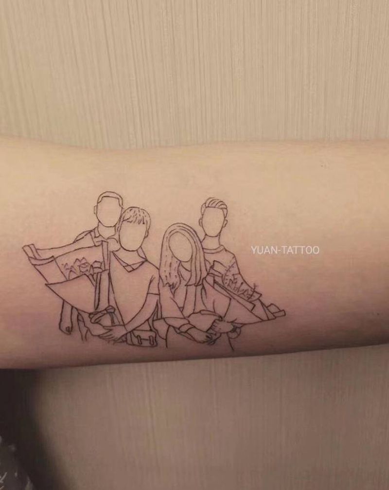 不一样的毕业典礼纹身图片_手臂手部线条小清新纹身图案