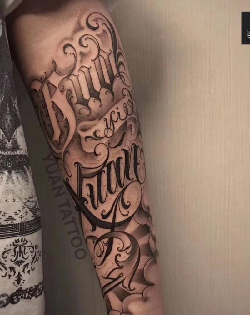 花体字手臂纹身图片_手臂手部花体字纹身图案