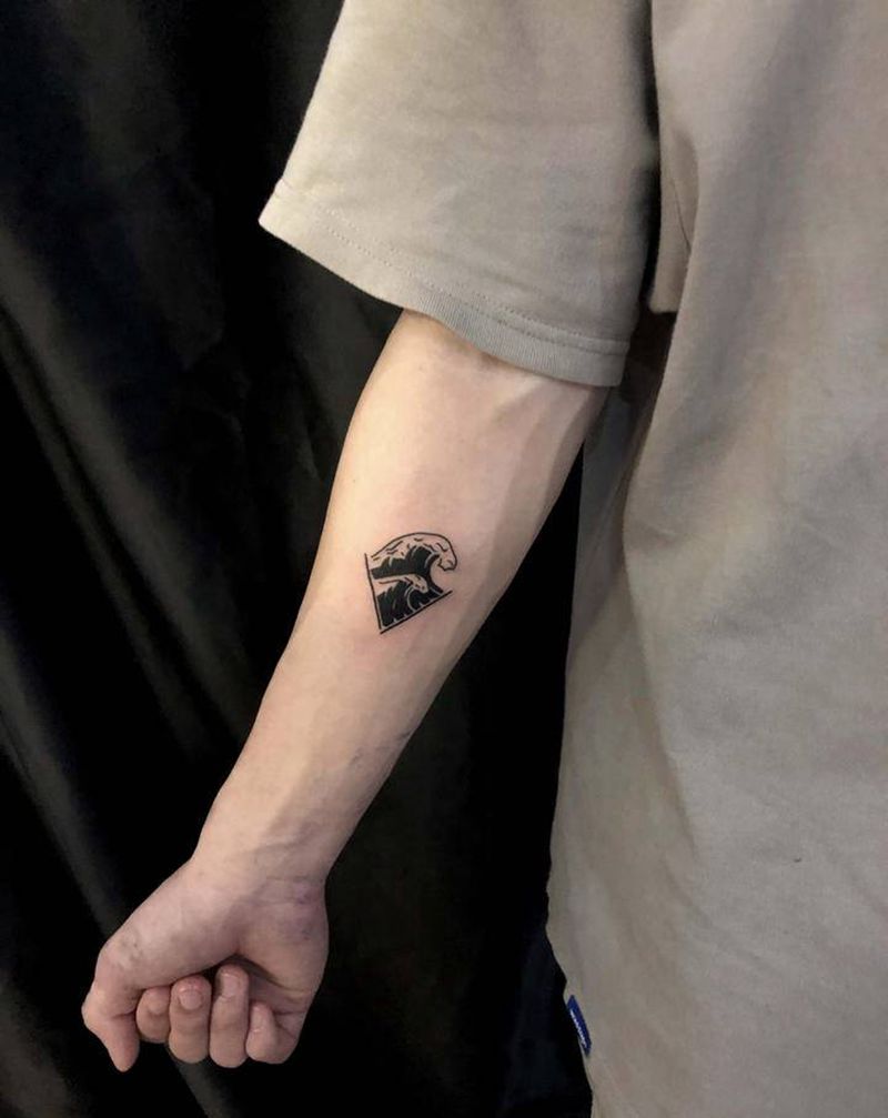 浪纹身图片_手臂纹身图案